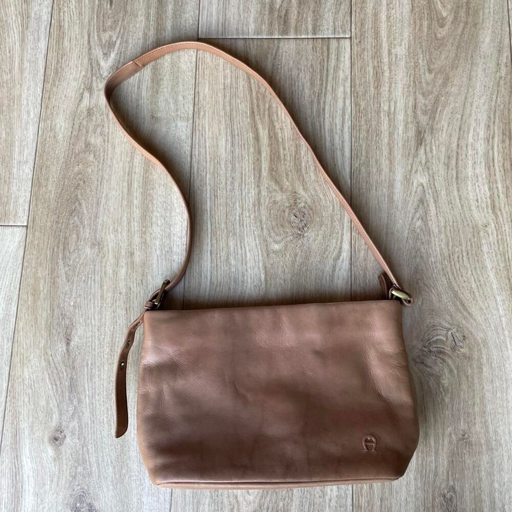Etienne Aigner Women's Tan  Leather Shoulder Bag Crossbody Purse Minimalist 90's